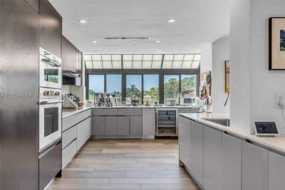 Comprar apartamento en Key Colony III Emerald Bay 345
