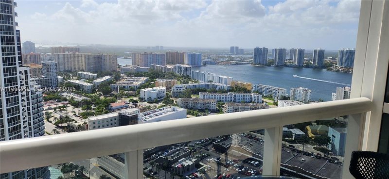 Alquiler de apartamento en Trump Royale 4305