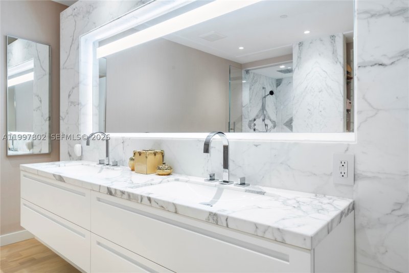 Condo for sale at Palazzo Della Luna 6882