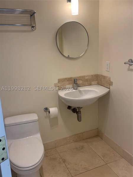 Condo for sale at Commodore Club East 512