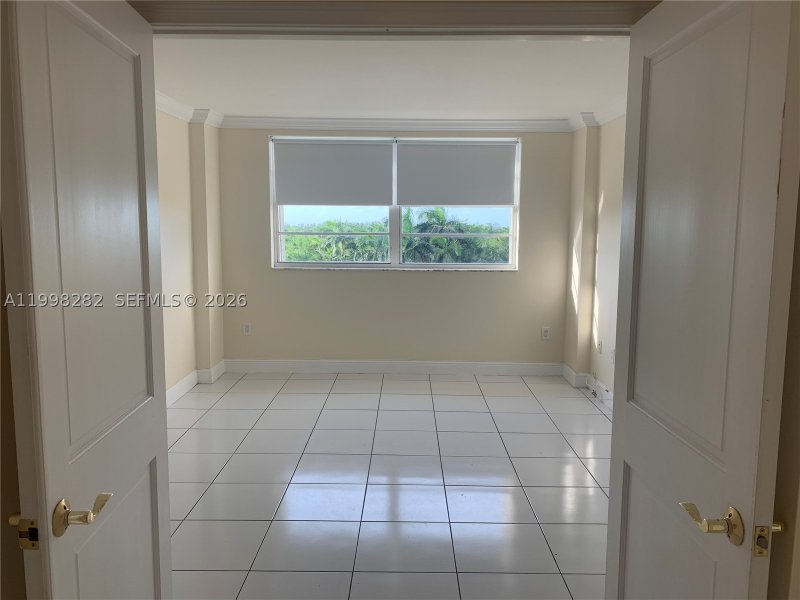 Condo for sale at Commodore Club East 512