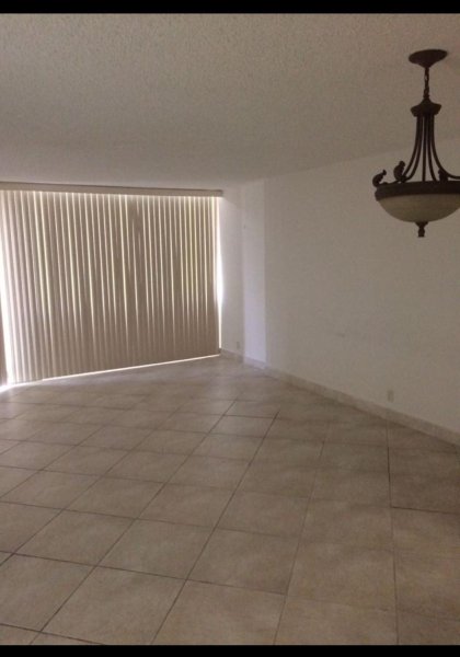 Alquiler de apartamento en Brickell Place III A707