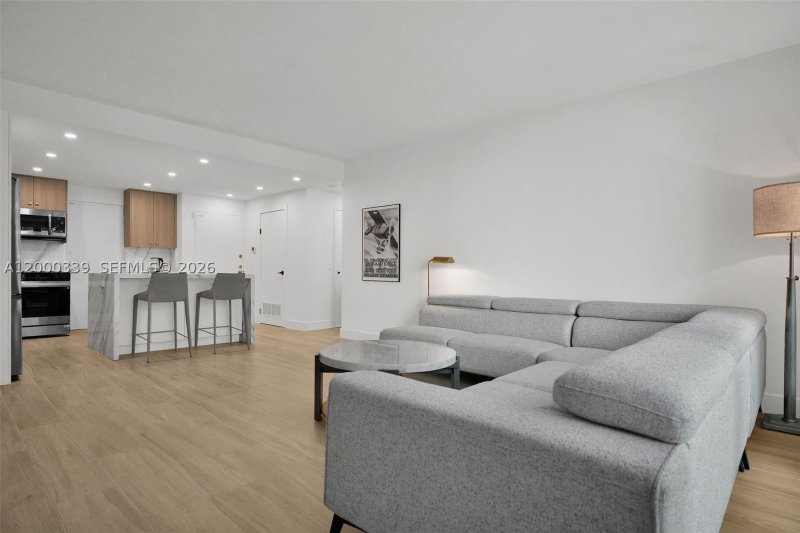 Apartment for rent at Alexander Towers 808