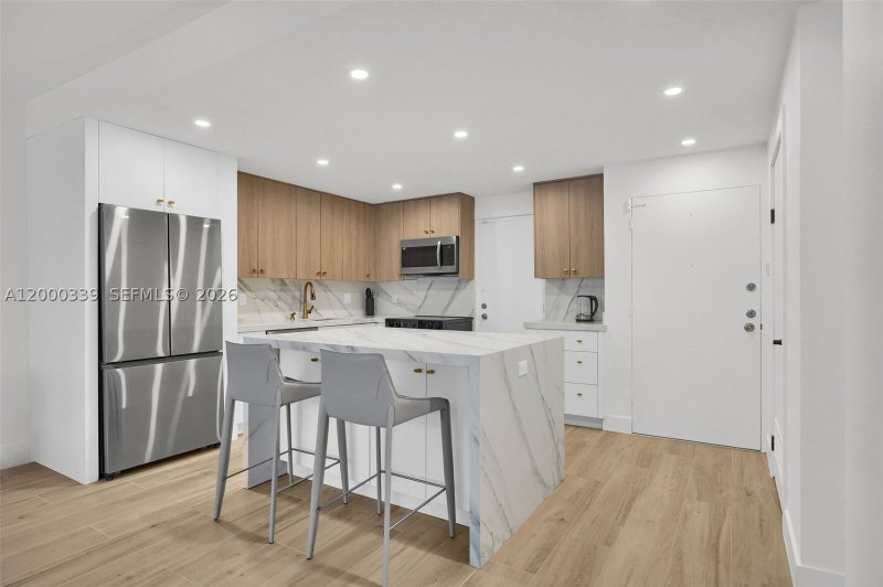 Apartment for rent at Alexander Towers 808