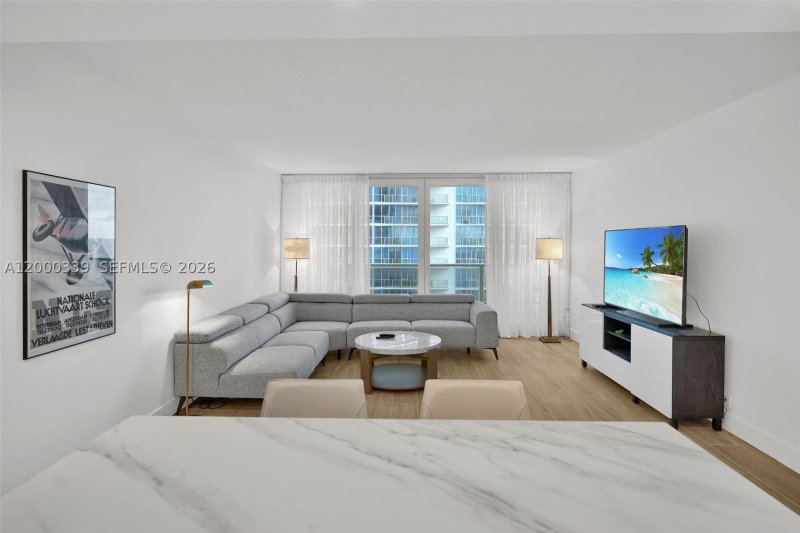 Apartment for rent at Alexander Towers 808