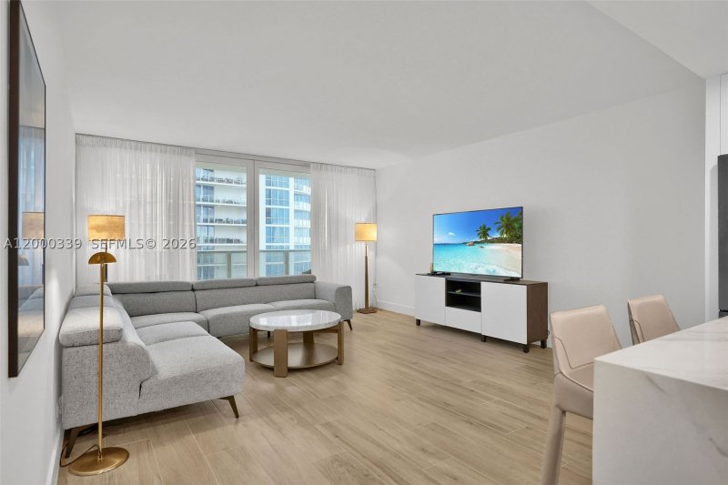 Apartment for rent at Alexander Towers 808