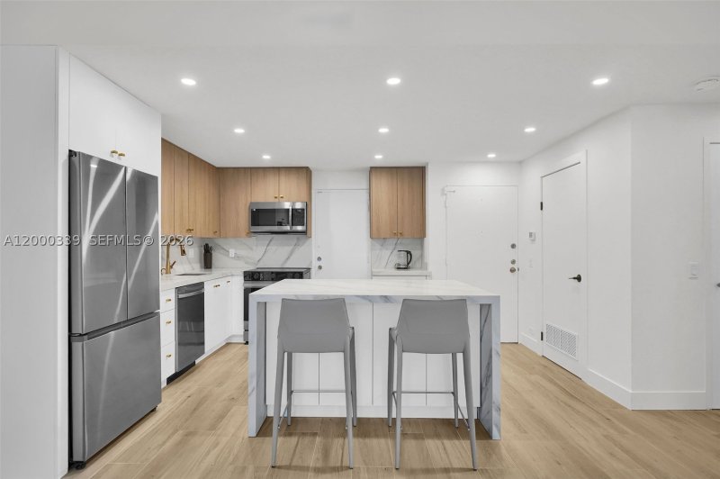 Apartment for rent at Alexander Towers 808