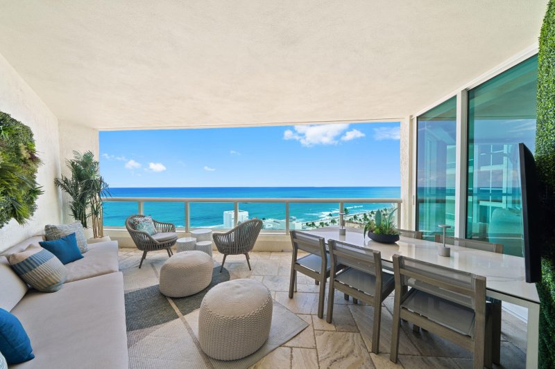 Condo for sale at Las Olas Beach Club 1404