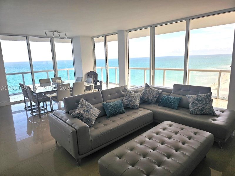 Apartment for rent at Akoya 1703
