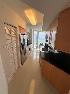 Alquiler de apartamento en Akoya 1703