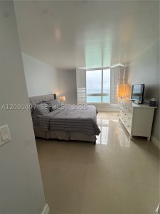 Alquiler de apartamento en Akoya 1703