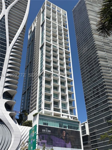 Condo for sale at Ten Museum Park 1001