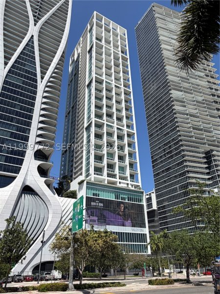 Condo for sale at Ten Museum Park 1001