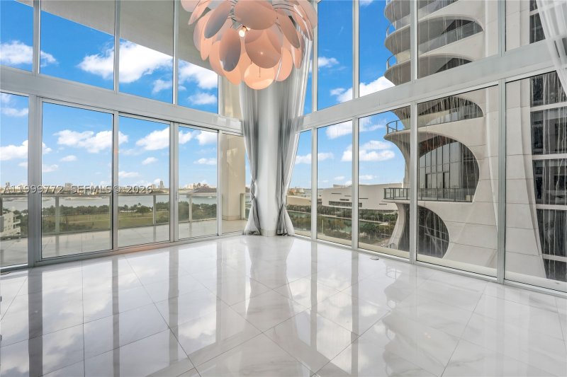 Condo for sale at Ten Museum Park 1001