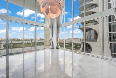Comprar apartamento no Ten Museum Park 1001