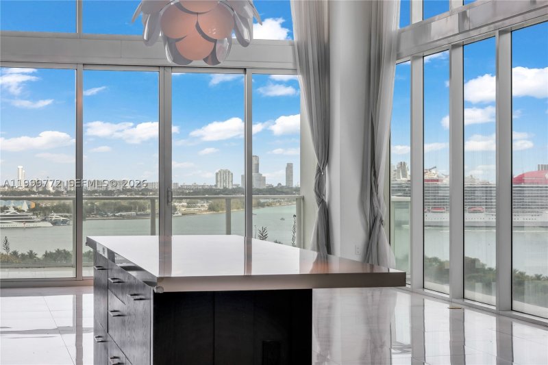 Condo for sale at Ten Museum Park 1001