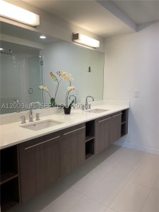 Comprar apartamento no Midtown Doral 411