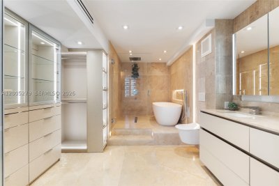 Alquiler de apartamento en Roney Palace 1011