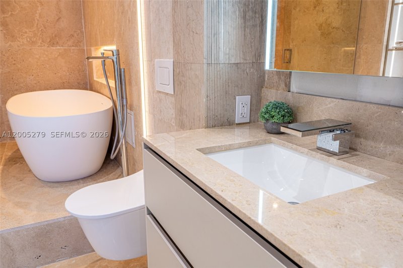 Alquiler de apartamento en Roney Palace 1011