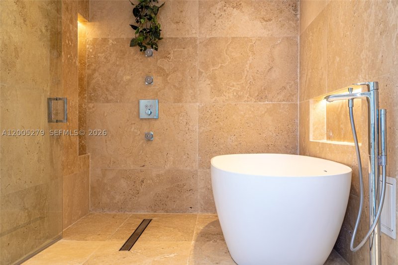 Alquiler de apartamento en Roney Palace 1011