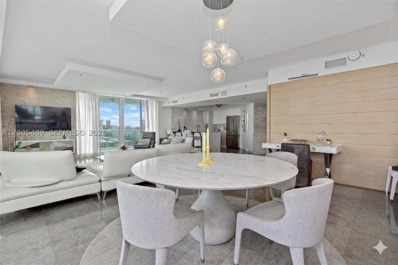 Condo for sale at Grand Venetian 804