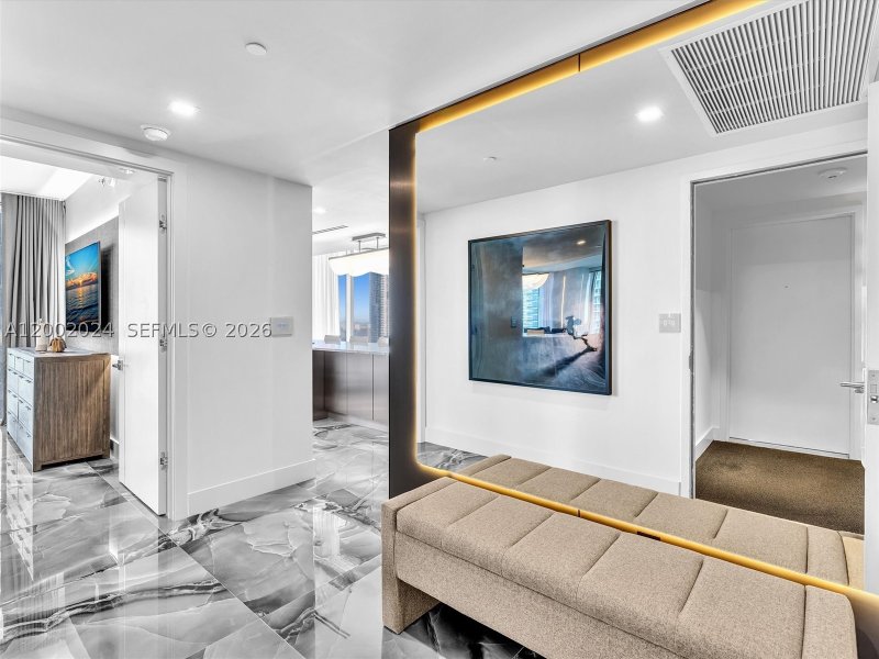 Condo for sale at Icon Brickell Tower I 2715