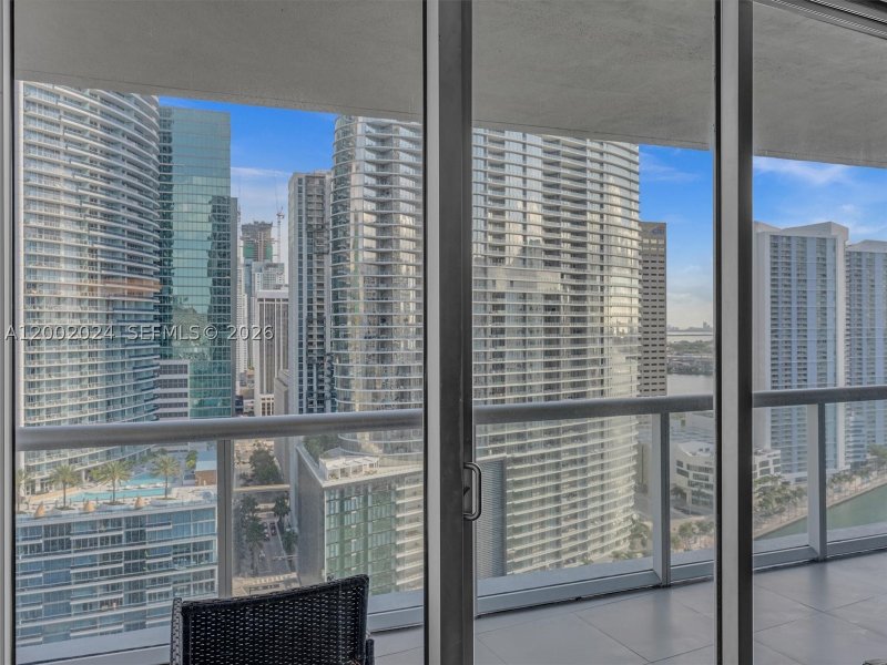 Condo for sale at Icon Brickell Tower I 2715