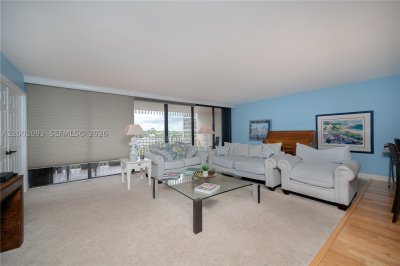 Comprar apartamento en Grove Isles Tower III C308