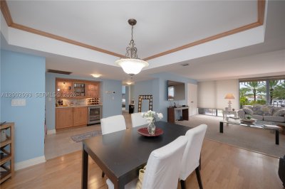 Comprar apartamento en Grove Isles Tower III C308