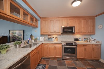 Comprar apartamento en Grove Isles Tower III C308