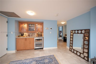 Comprar apartamento en Grove Isles Tower III C308