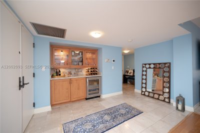 Comprar apartamento en Grove Isles Tower III C308