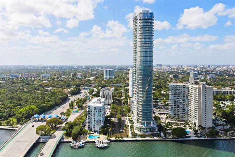 Comprar apartamento no Una Residences at Brickell 2604