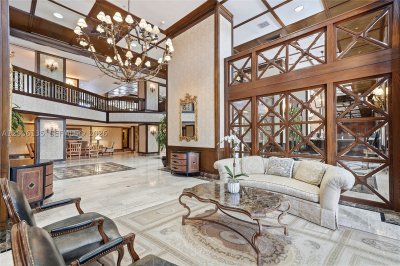 Comprar apartamento no Balmoral Condo 14D