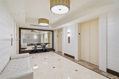 Comprar apartamento no Balmoral Condo 14D