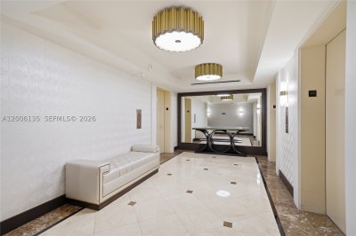 Comprar apartamento no Balmoral Condo 14D