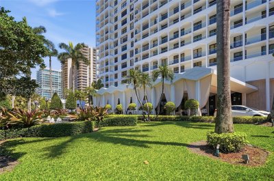 Comprar apartamento no Balmoral Condo 14D