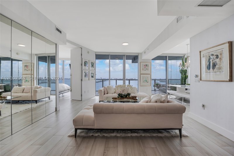 Comprar apartamento en Biscayne Beach 4003