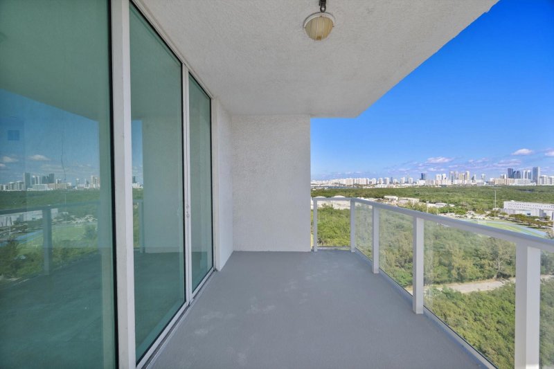 Condo for sale at One Fifty One at Biscayne 2106