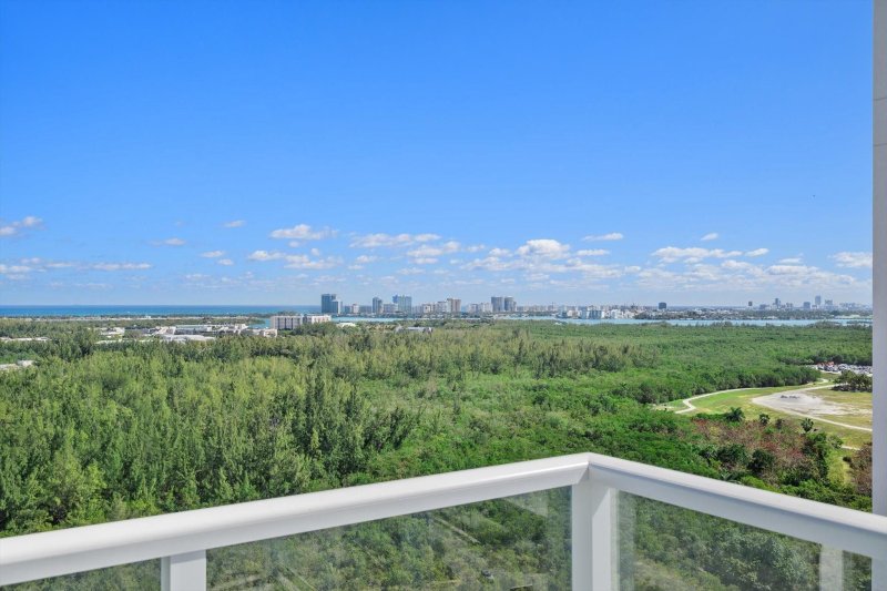 Condo for sale at One Fifty One at Biscayne 2106