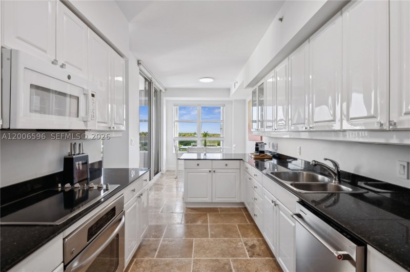 Alquiler de apartamento en Ocean Club Lake Villa Three PH10