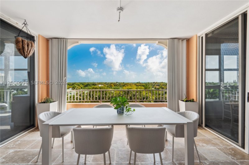 Alquiler de apartamento en Ocean Club Lake Villa Three PH10