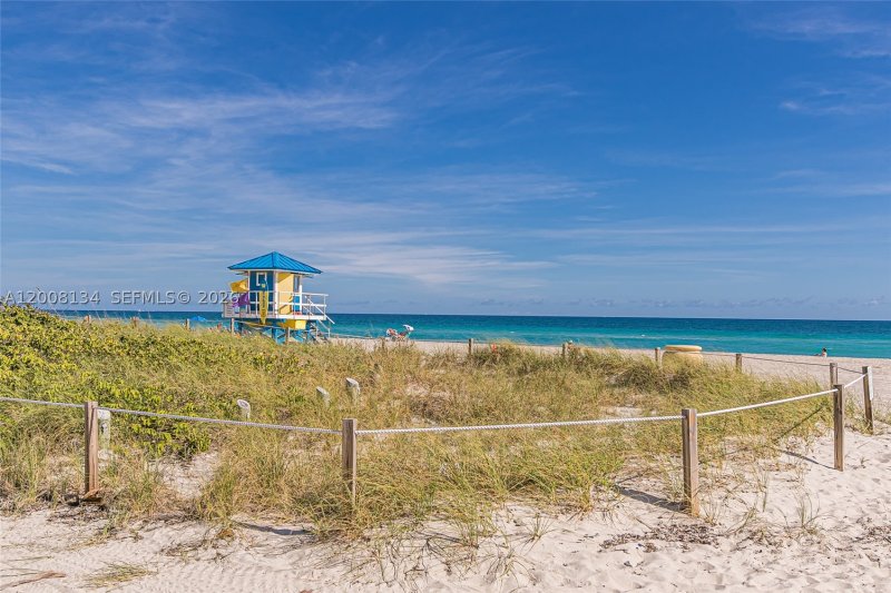 Condo for sale at Cambridge Towers 305