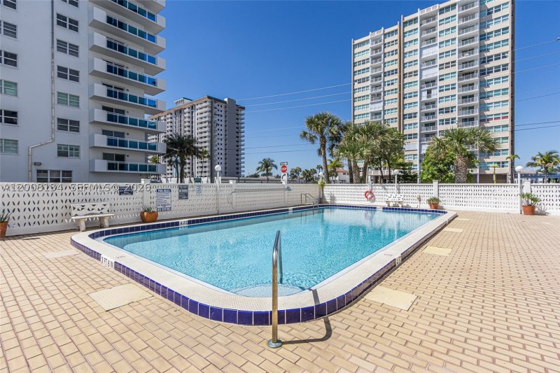Condo for sale at Cambridge Towers 305