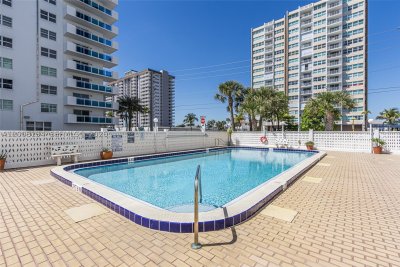 Comprar apartamento en Cambridge Towers 305