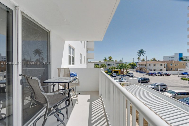 Condo for sale at Cambridge Towers 305