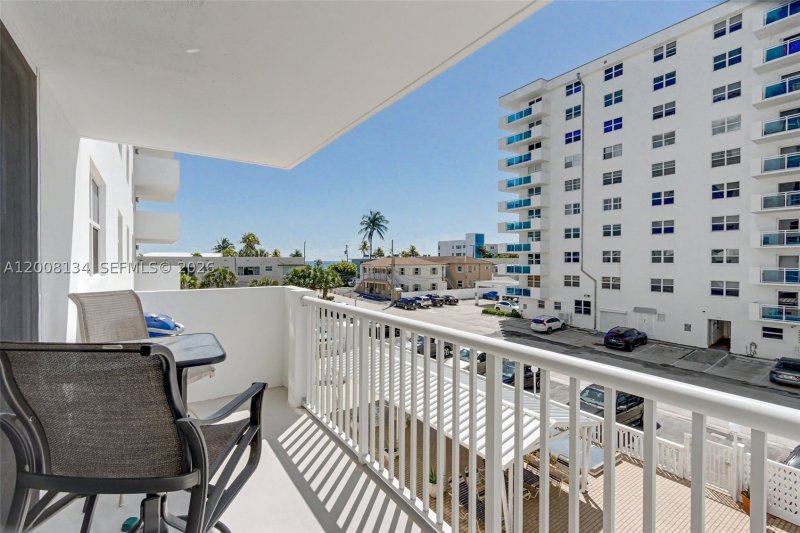 Condo for sale at Cambridge Towers 305