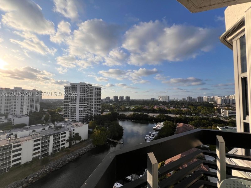 Condo for sale at Mystic Pointe 500 1605