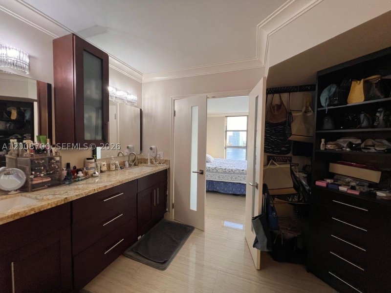 Condo for sale at Mystic Pointe 500 1605