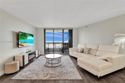 Mystic Pointe 400 Apt #3302